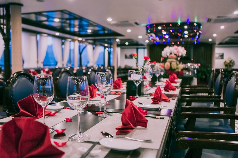 restaurant on la casta cruise