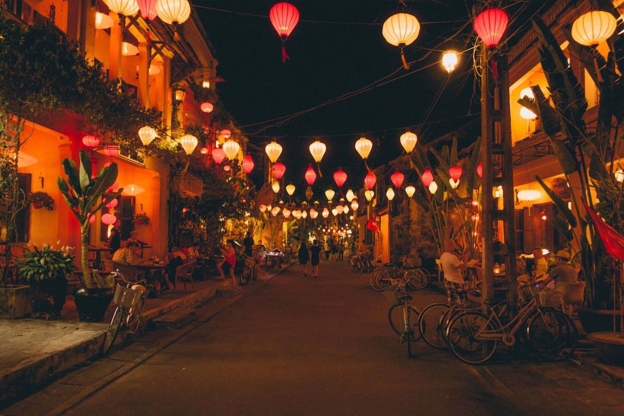 lanterns-hoi-an-danang-vietnam-travel-solo-main-image-hd-op