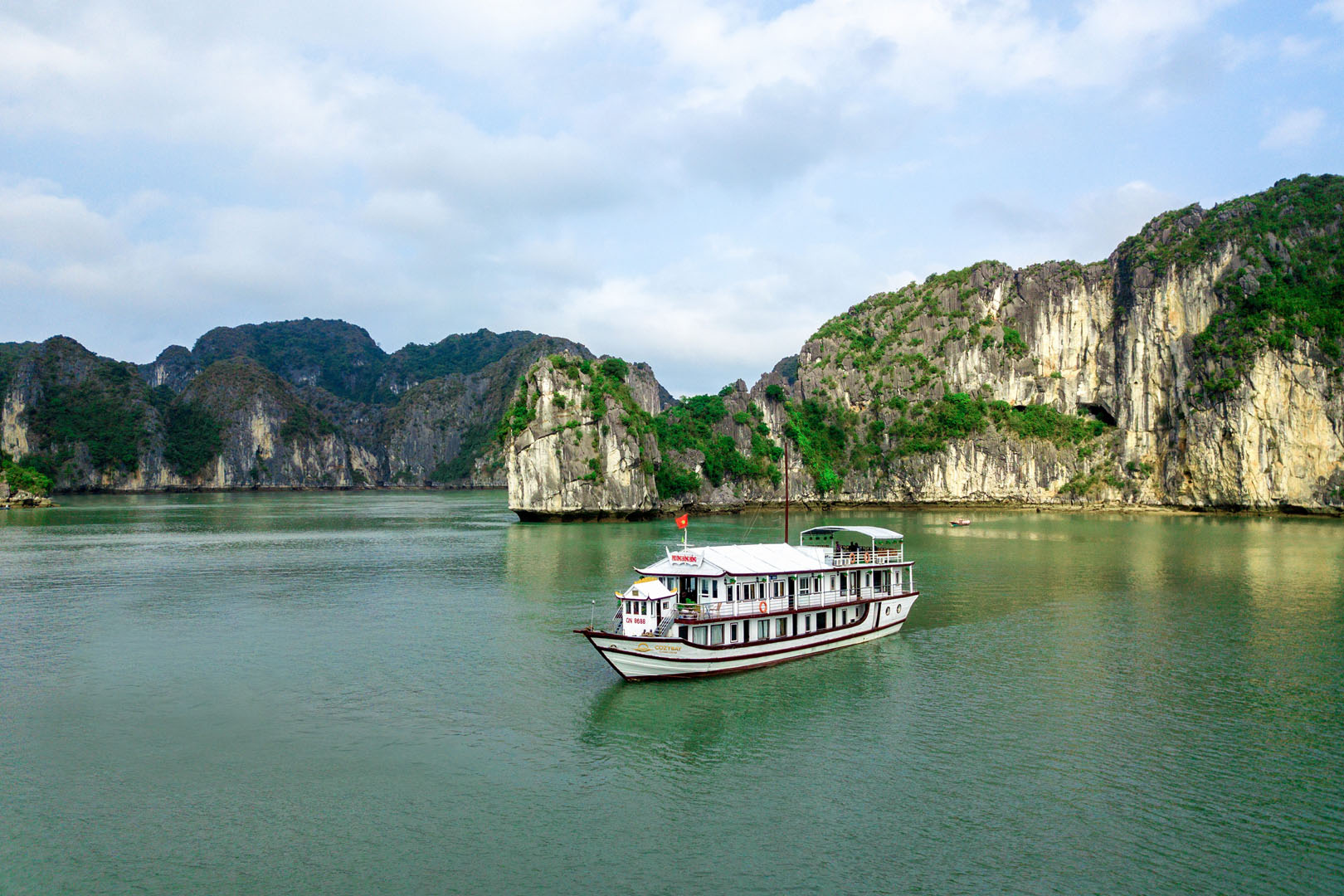 ha lONG 3 STAR CRUISE