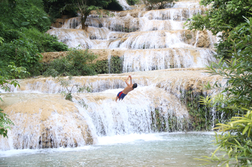 hieu waterfall Pu Luong