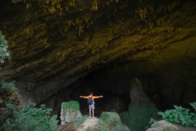 hang động
