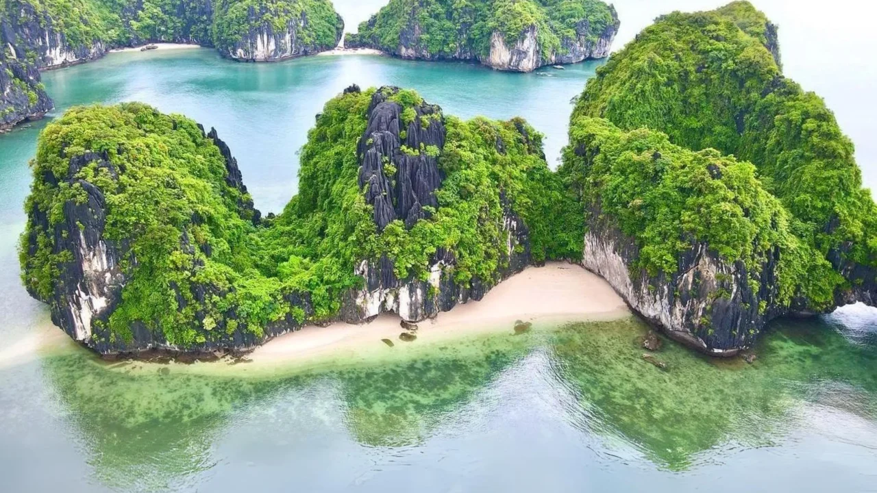 Ba Trai Dao Beaches 2