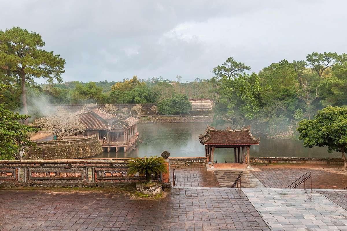 Hue Tours 3