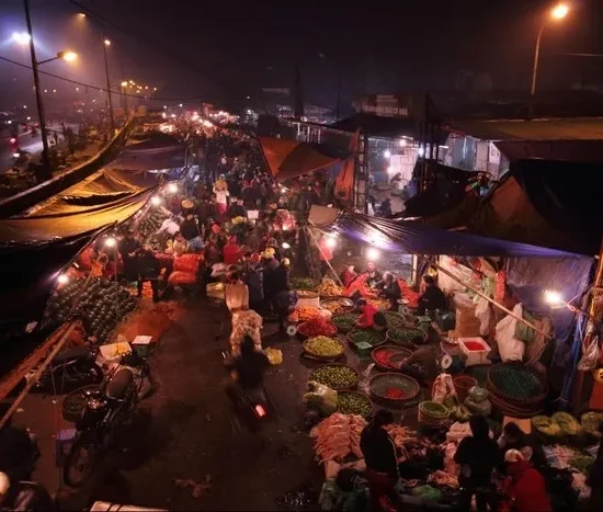 Kham pha cho long bien ha noi Mytour 3