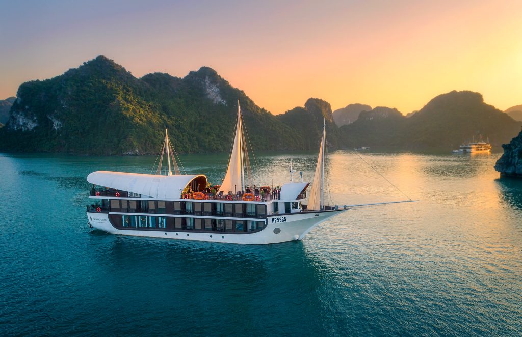 Lan Ha Bay Cruising