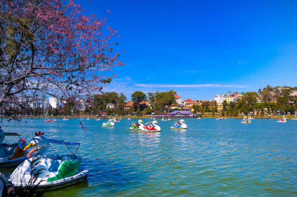 Xuan Huong Lake