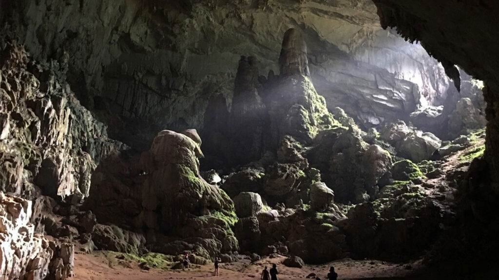 bat cave pu luong