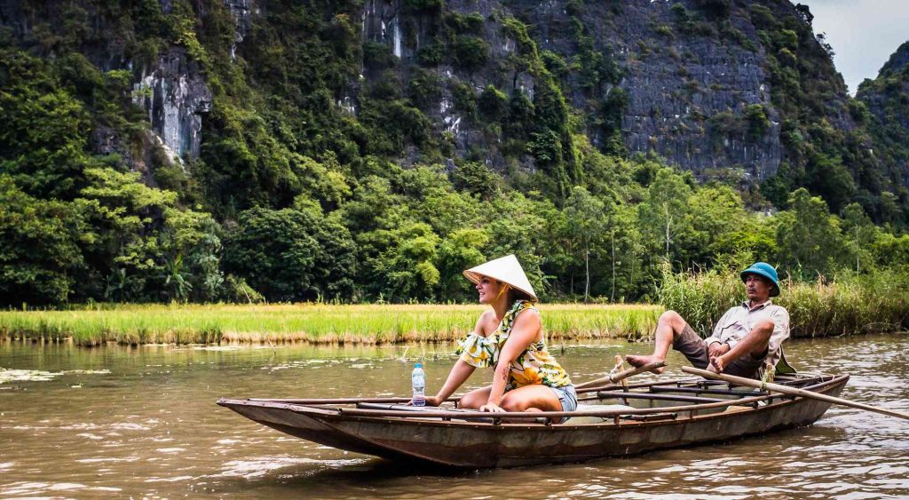 boat tour in ninh binh