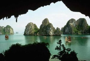 Thay Cave - Bai Tu Long bay